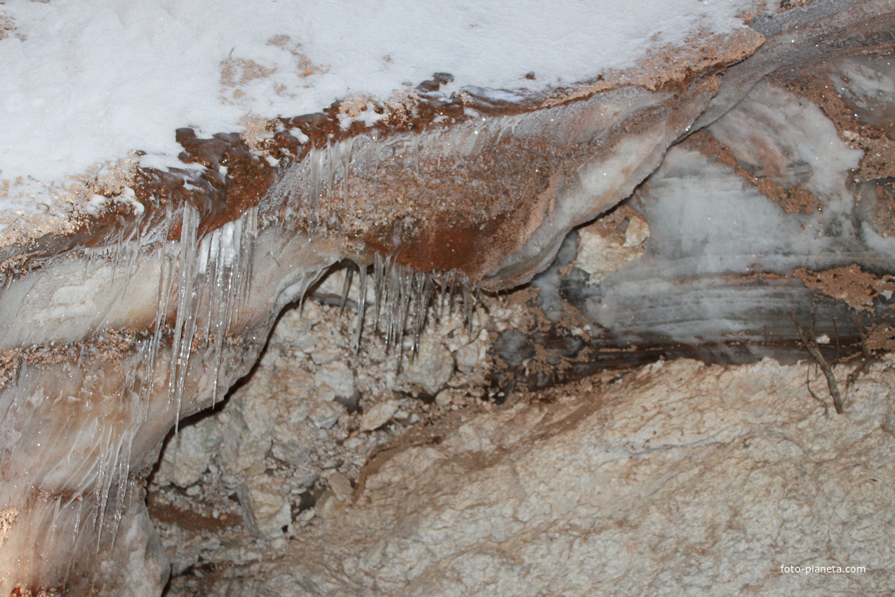 Голубинские пещеры. Льду более 2 млн лет.