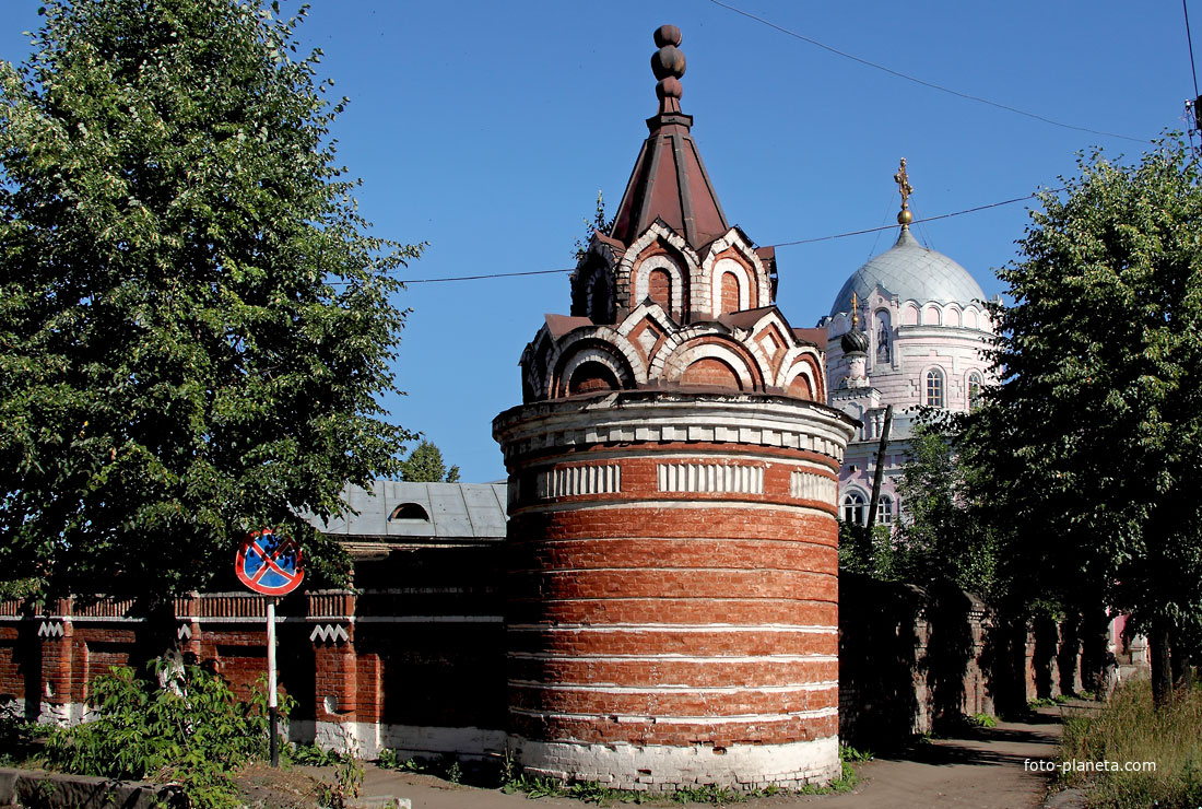 Угловая башня  Христорождественского монастыря