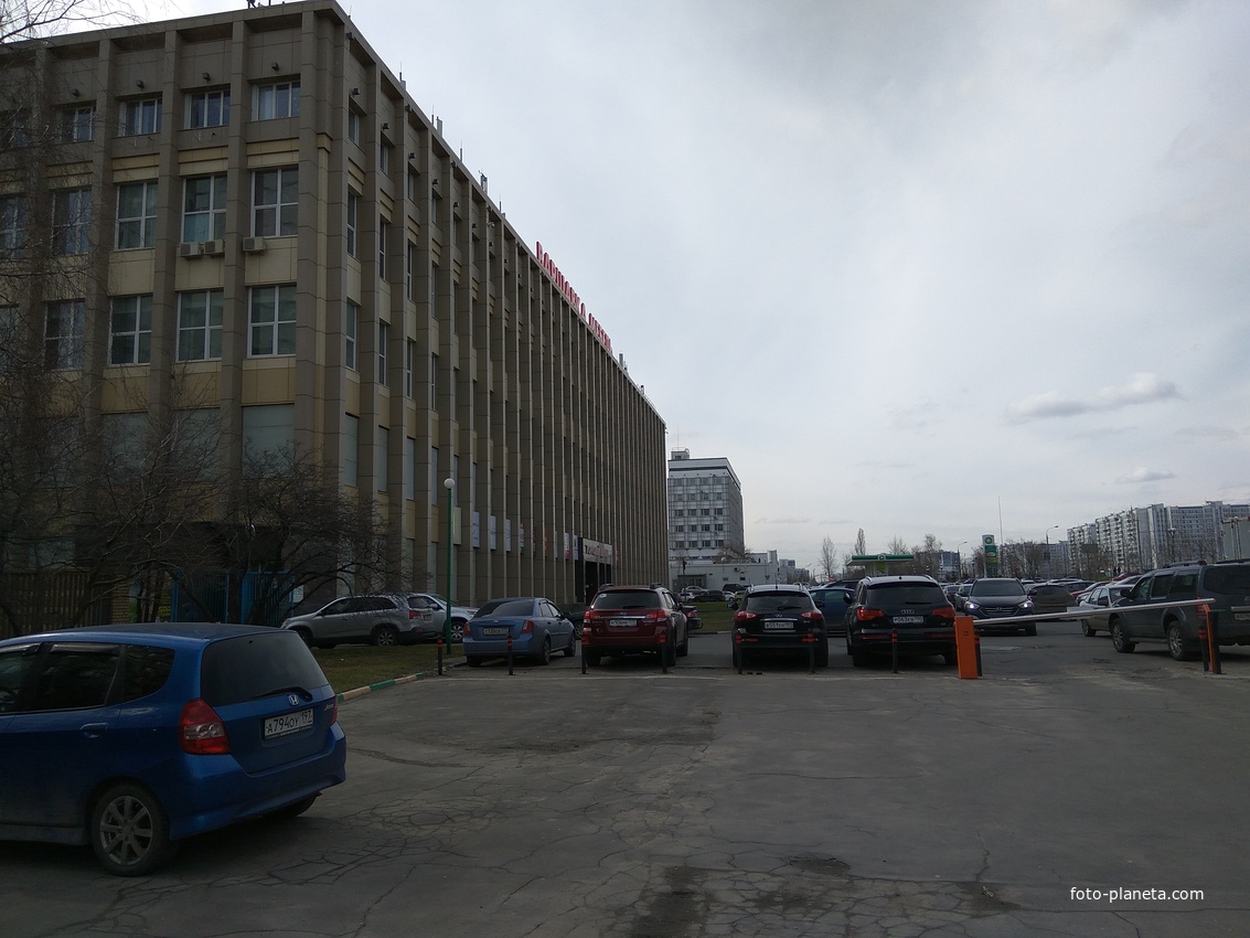 Бывшее здание Чертановской типографии. Офис-парк Варшавский (Дом Мебели), Варшавское шоссе