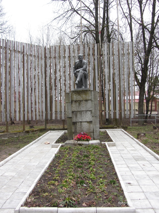 Пролетарий. Памятник В.И. Ленину