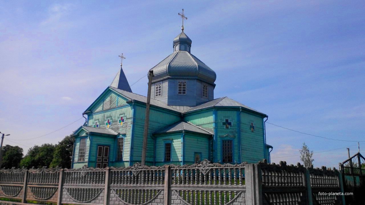 Деревянная Николаевская церковь в с. Орловец возведена в 1876-86 гг
