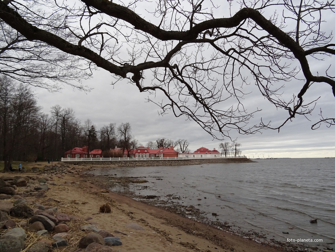 Нижний парк. Берег Финского залива.
