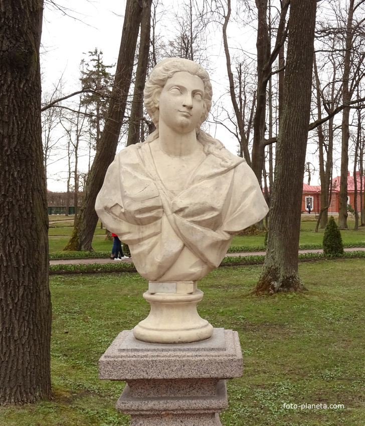 Скульптура в Нижнем парке