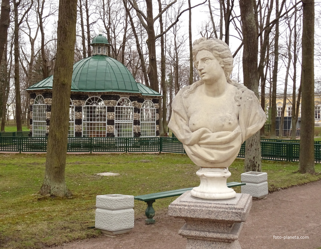 Скульптура в Нижнем парке