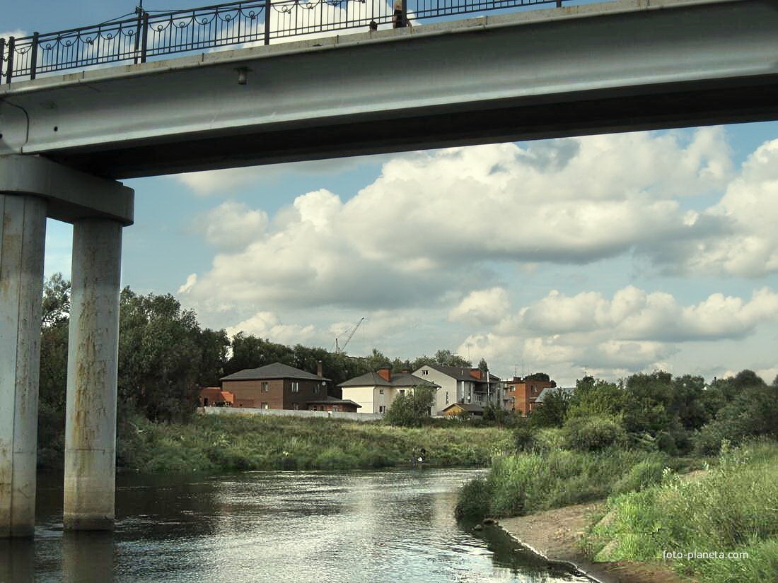 Река Клязьма ниже пешеходного моста
