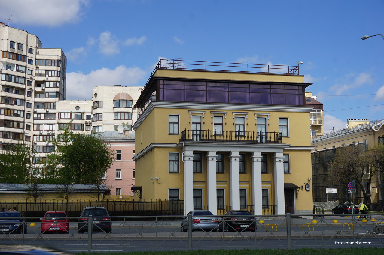 На Приморском пр-те.