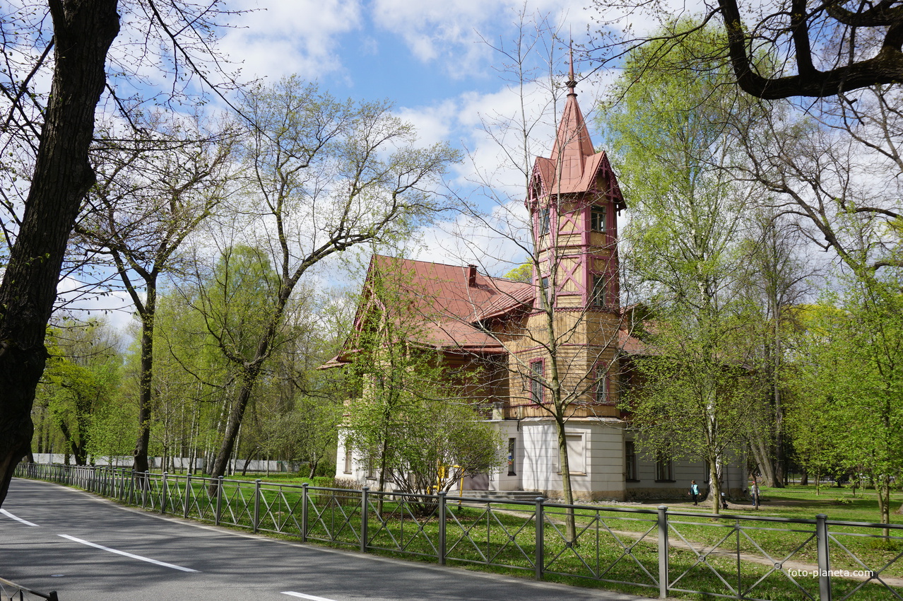 Боковая аллея.