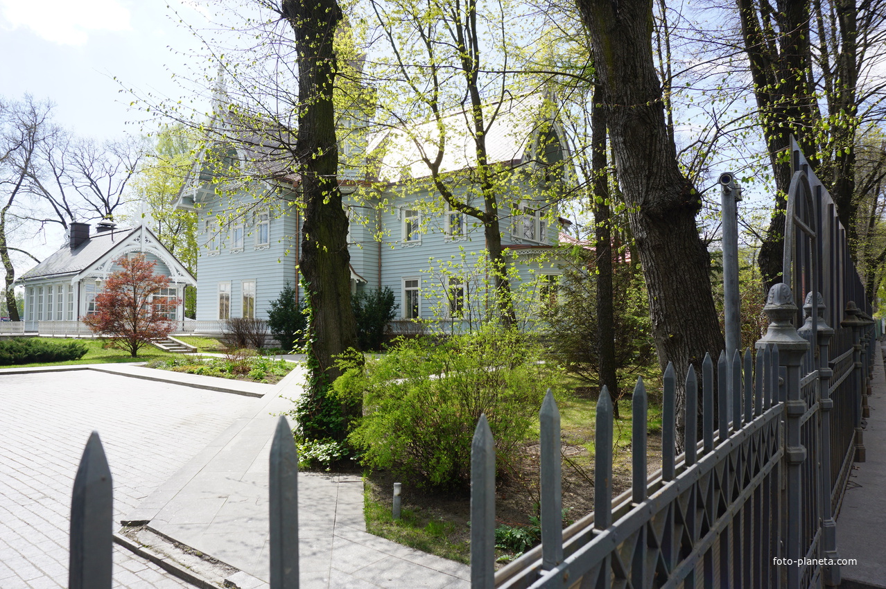 Боковая алея.