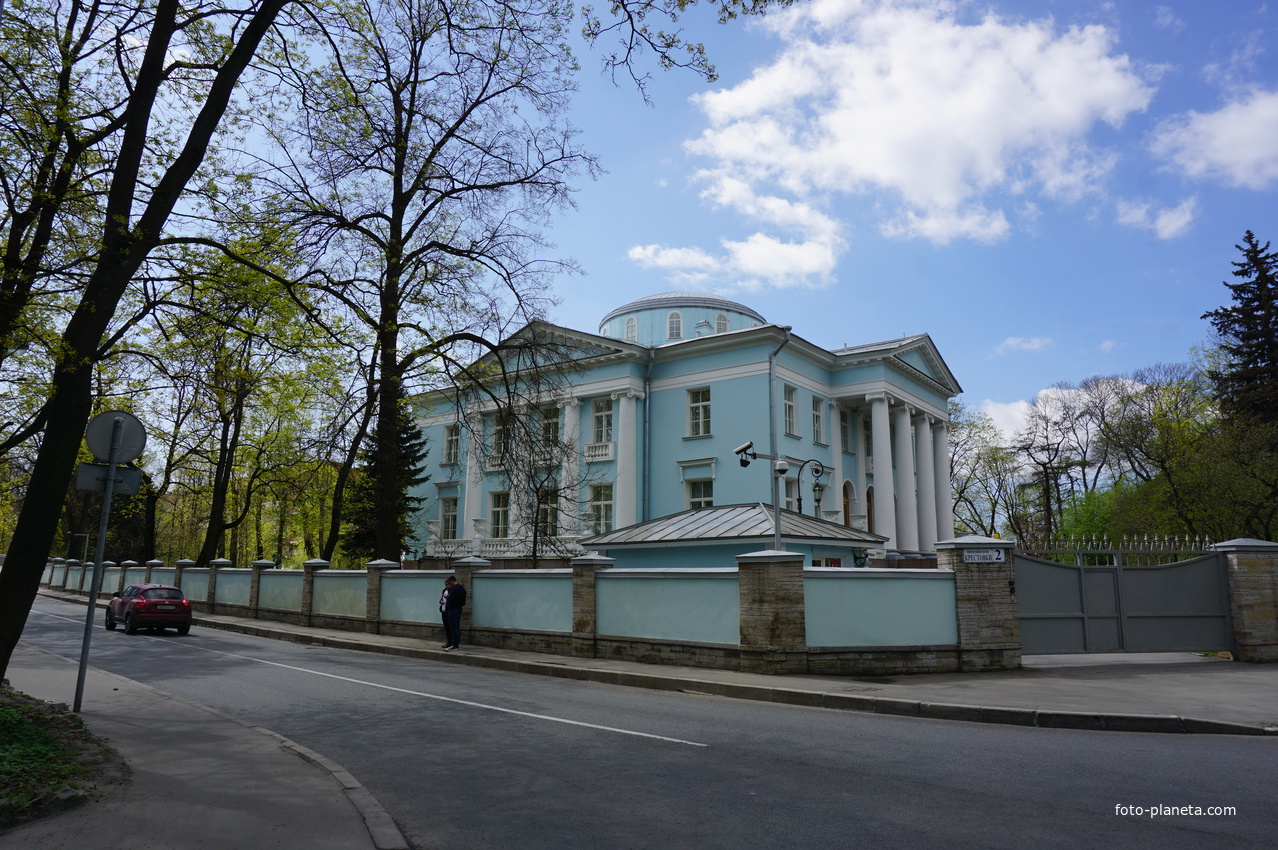 Боковая алея.