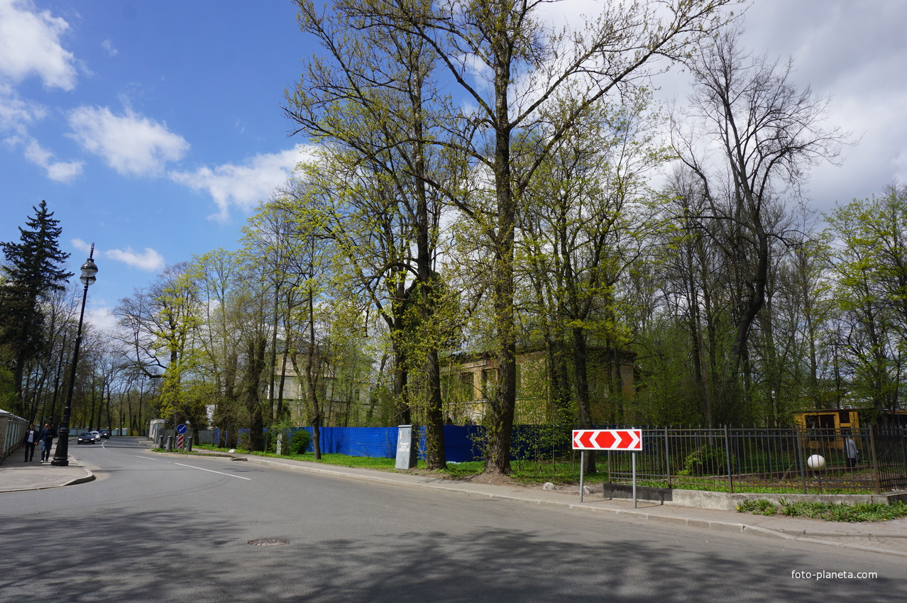 Боковая алея.