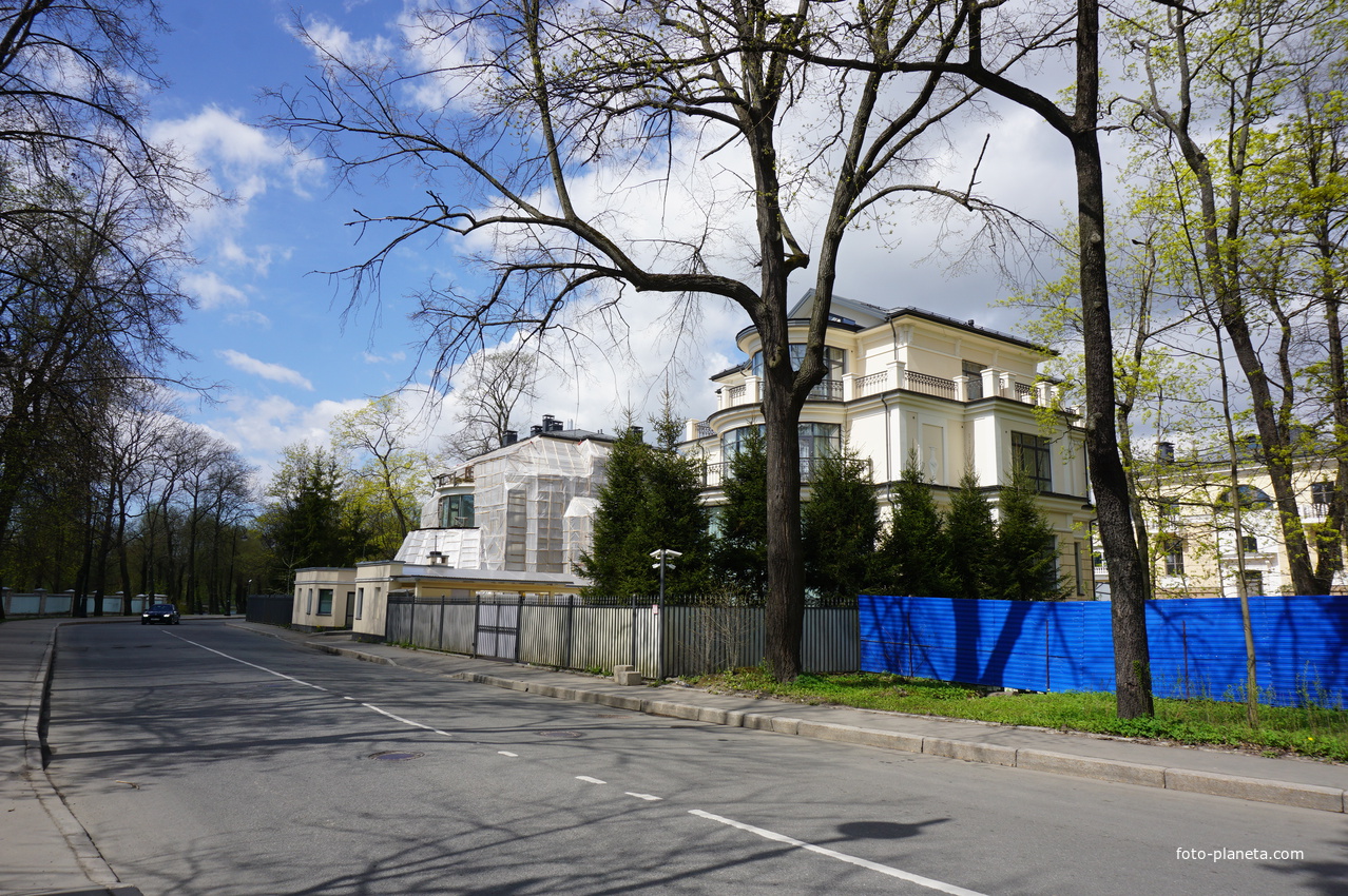 Набережная реки Малой Невки.