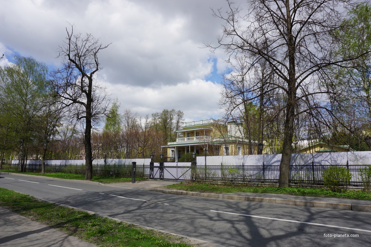 Набережная реки Малой Невки.