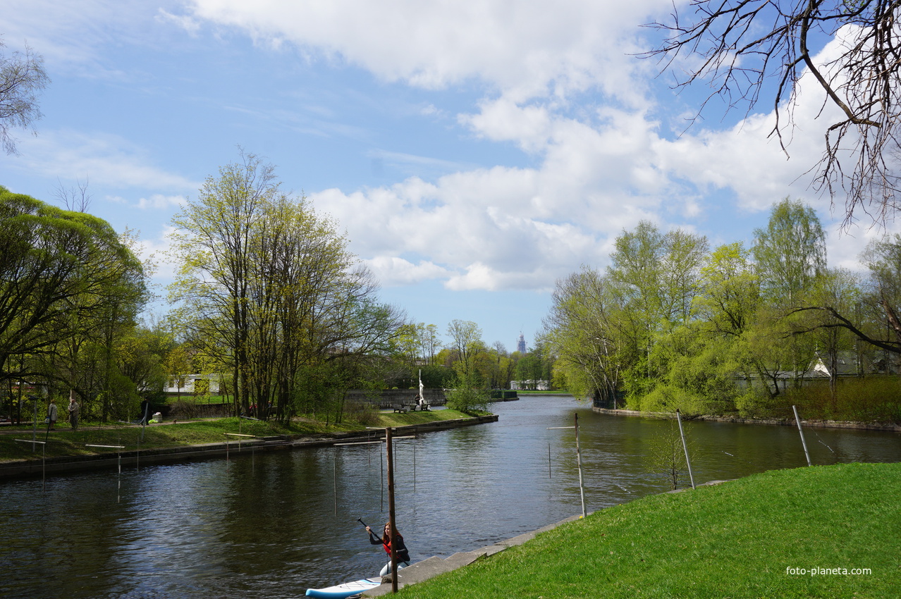 На реке Крестовка.