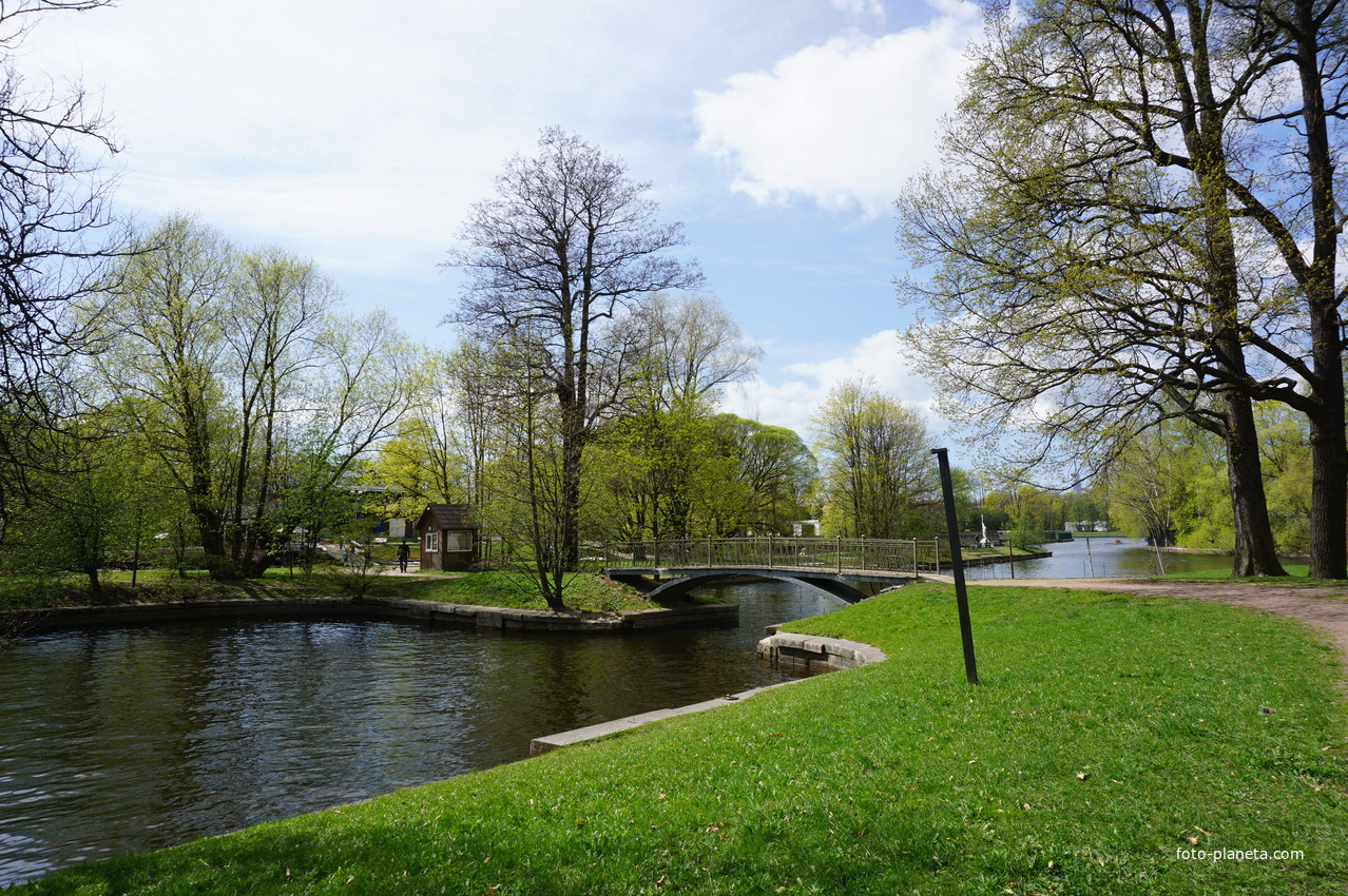 На реке Крестовка.