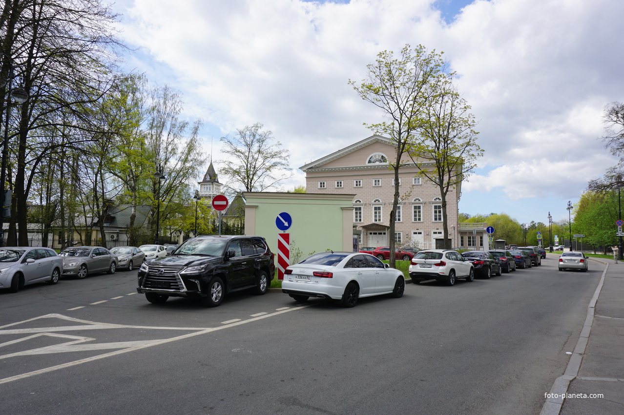 Набережная реки Крестовки.