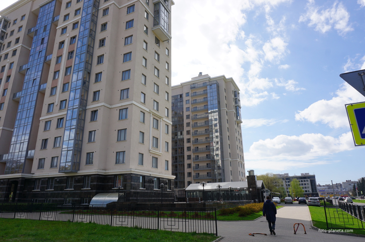 На улице Савушкина.