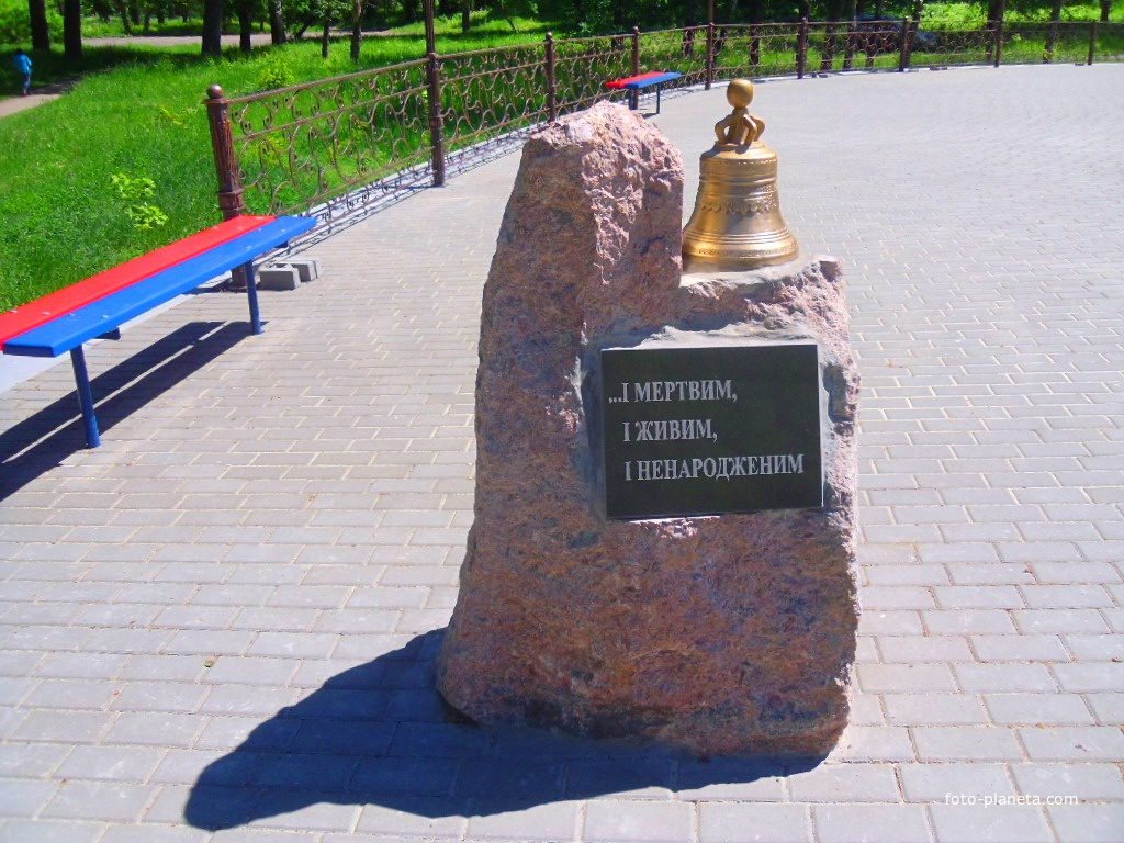 Памятный камень возле храма в честь иконы &quot;Чернобыльский Спас&quot;,открытого 26 апреля 2017 года.