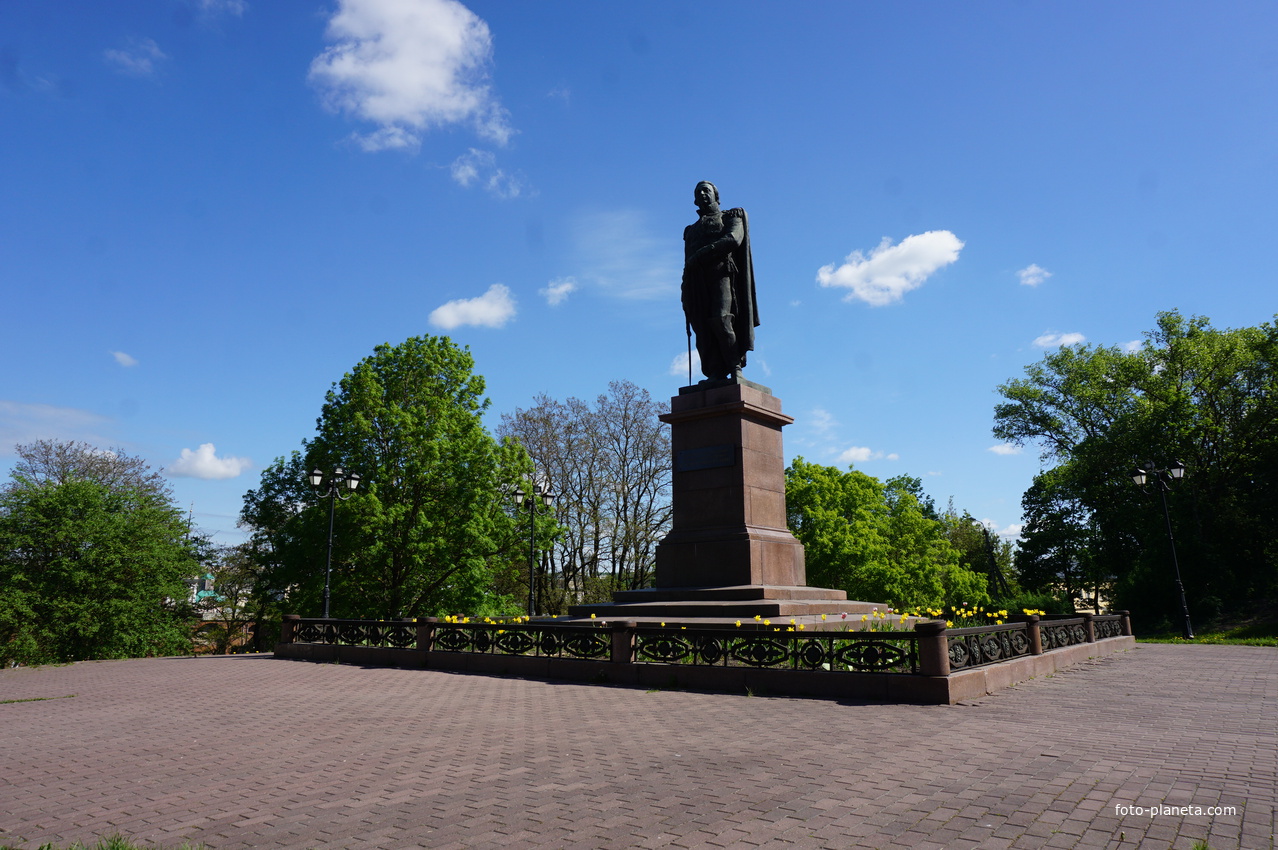 Памятник Кутузову.