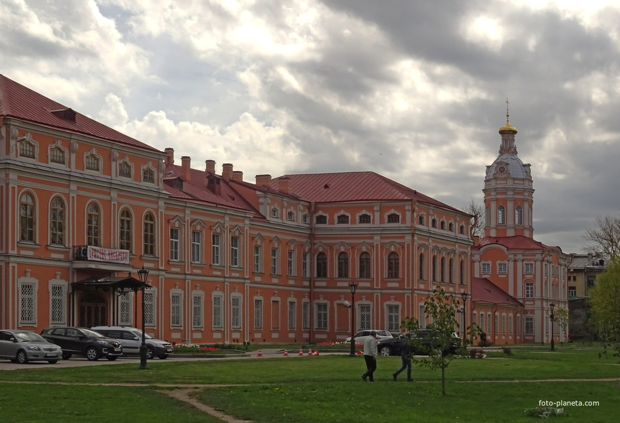 Свято-Троицкая Александро-Невская Лавра. Митрополичий корпус.