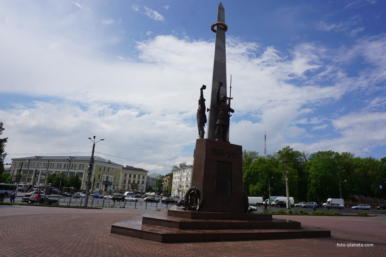 Памятник воинам, защитникам и освободителям Смоленска