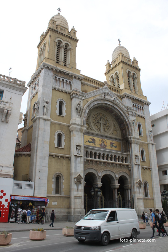 Тунис. Католический кафедральный собор Св. Викентия де Поля.