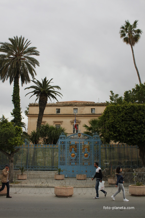 Тунис. Посольство Франции в Тунисе.