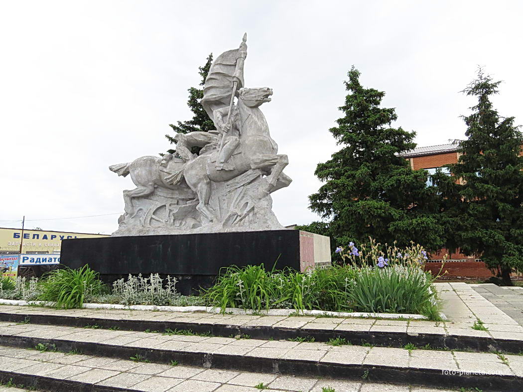 Памятник бойцам Первой Конной Армии.
