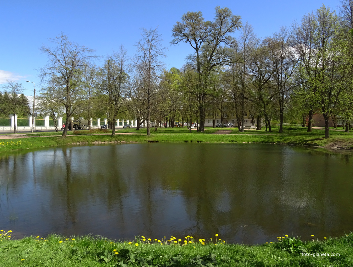Голицынский сад. Озеро.