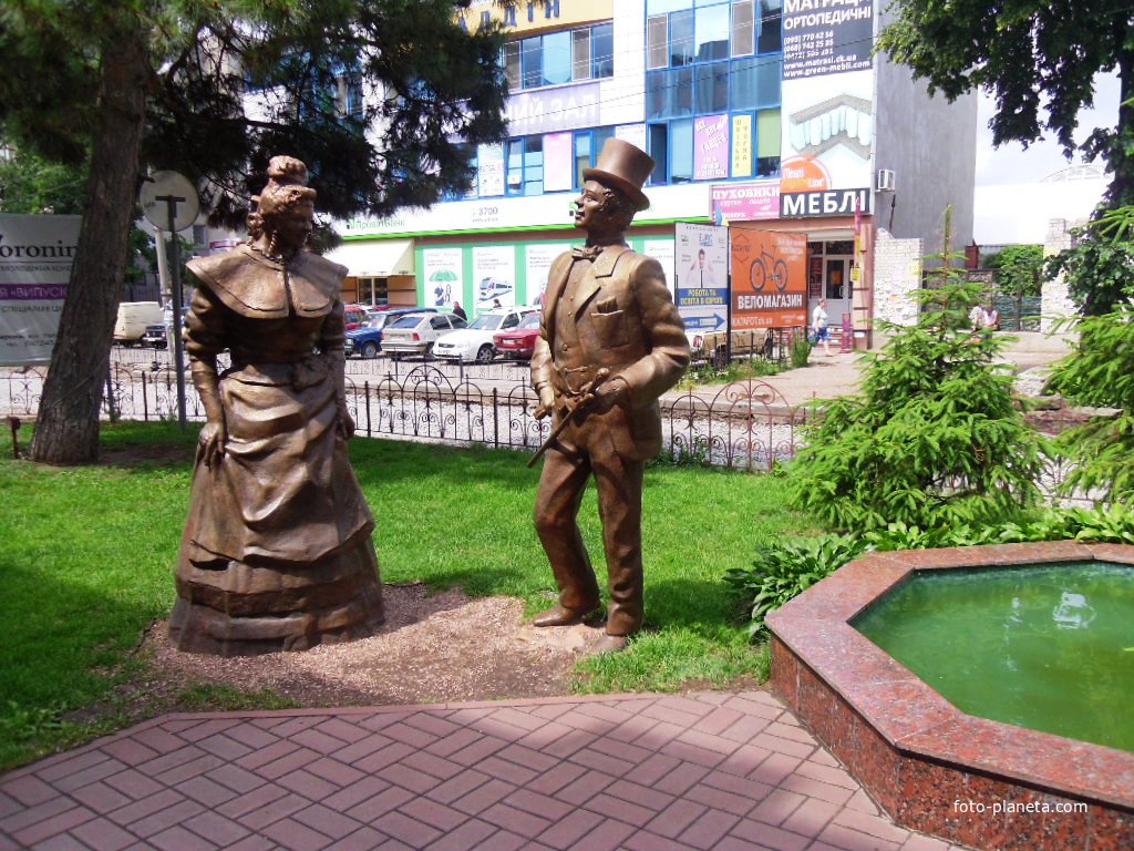 Памятник Проне Прокоповне и Голохвастову