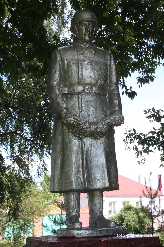 Сажное. Памятник воинам-железнодорожникам.