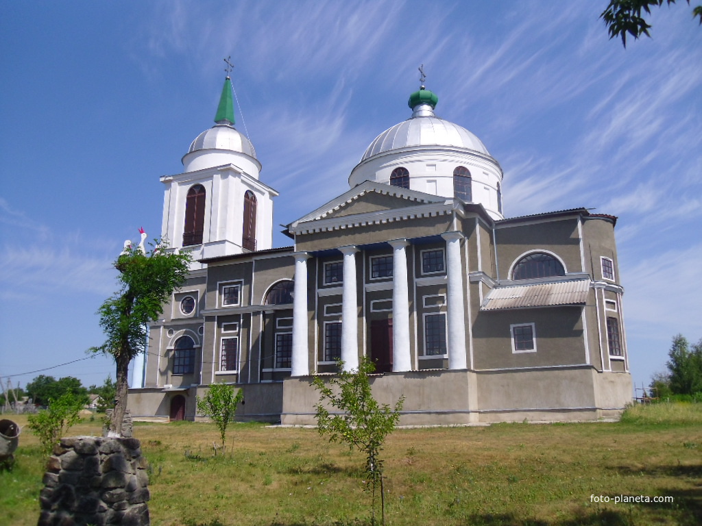 Церковь Богородичная, каменная, с такою же колокольней, построенная в 1846 году.