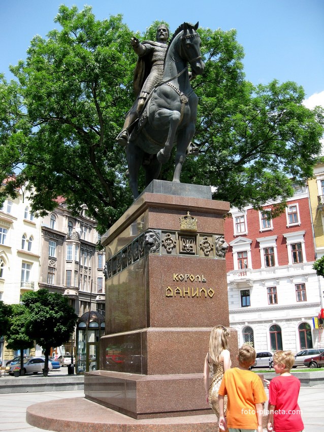 Памятник Данило Галицкому. 12.06.2010г.