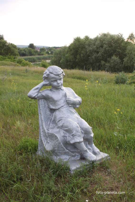 Титовка. Скульптура маленького Володи Ульянова.