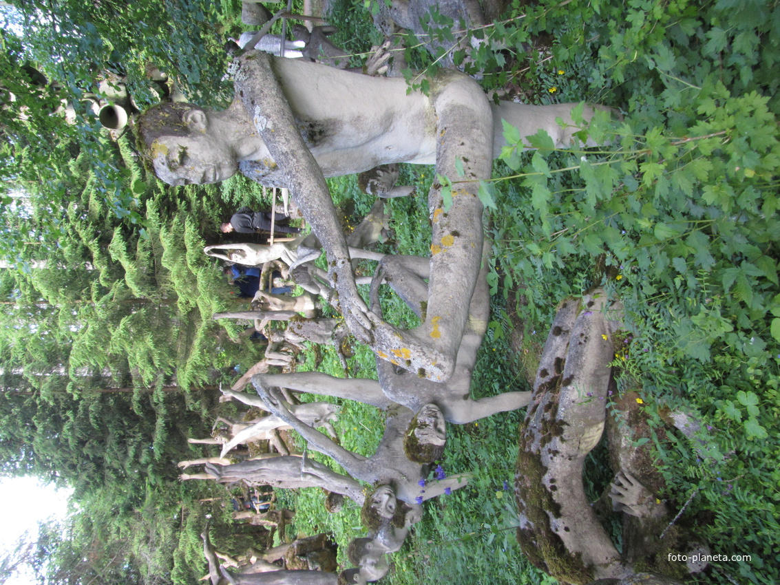 Париккала. Парк скульптур &quot;Патсаспуйсто&quot; (Мистический лес)-скульптор Вейё Рёнккёнэн