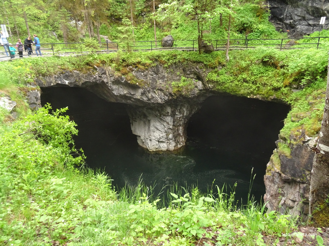 Горный парк Рускеала. Подземное озеро.