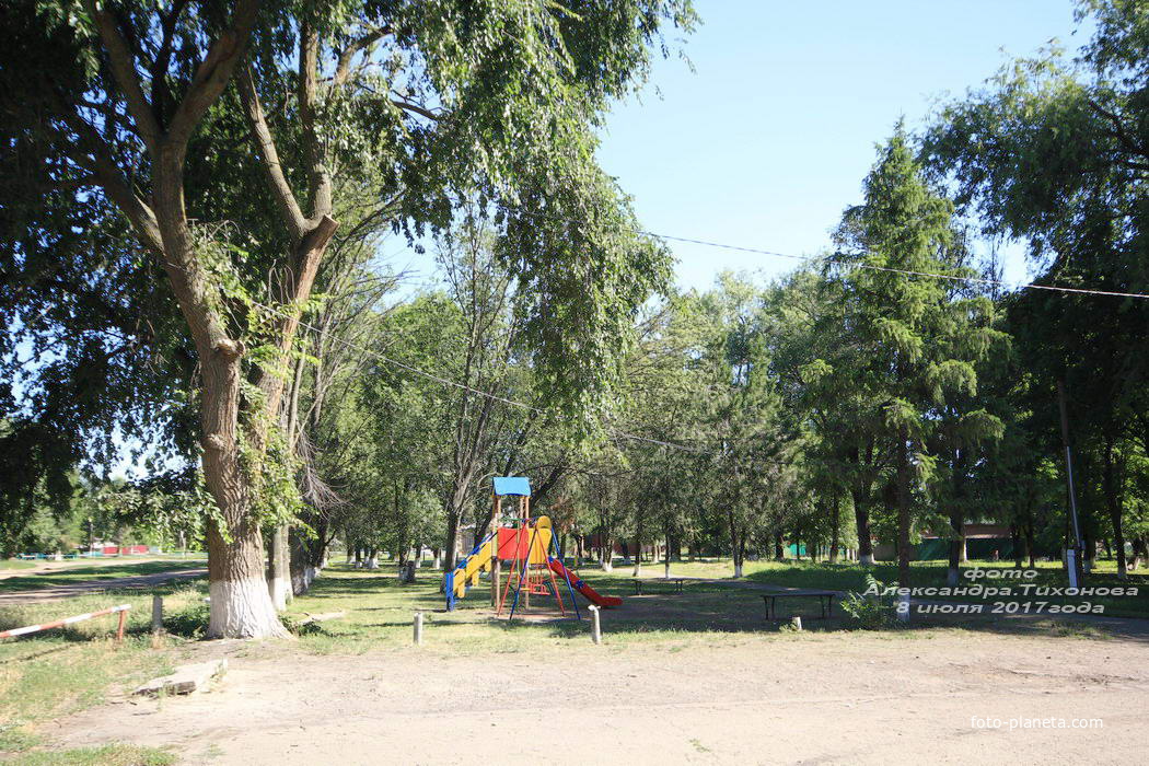Детская игровая площадка в парке