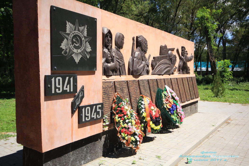 Погода ст кировская кагальницкого. Мемориал в станице Кагальницкая. Станица Кагальницкая памятники. Достопримечательности в станице Кировской Кагальницкого района. Памятник Кировская Кагальницкого.