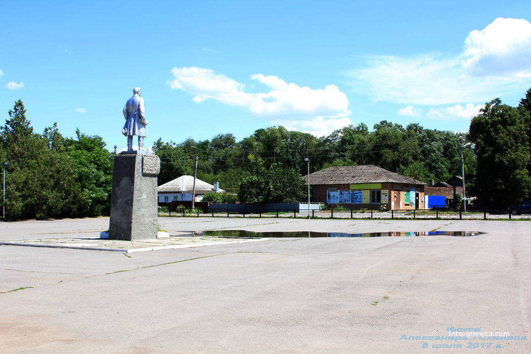 Памятник  Кирову