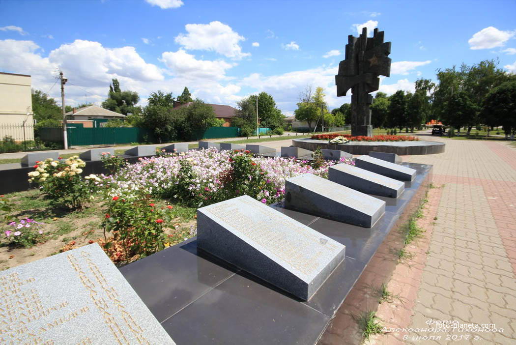 Ст кагальницкая. Мемориал павшим воинам (Кагальницкая). Станица Кагальницкая памятники. Мемориал в станица Кагальницкая. Станица Кагальницкая Ростовской области.