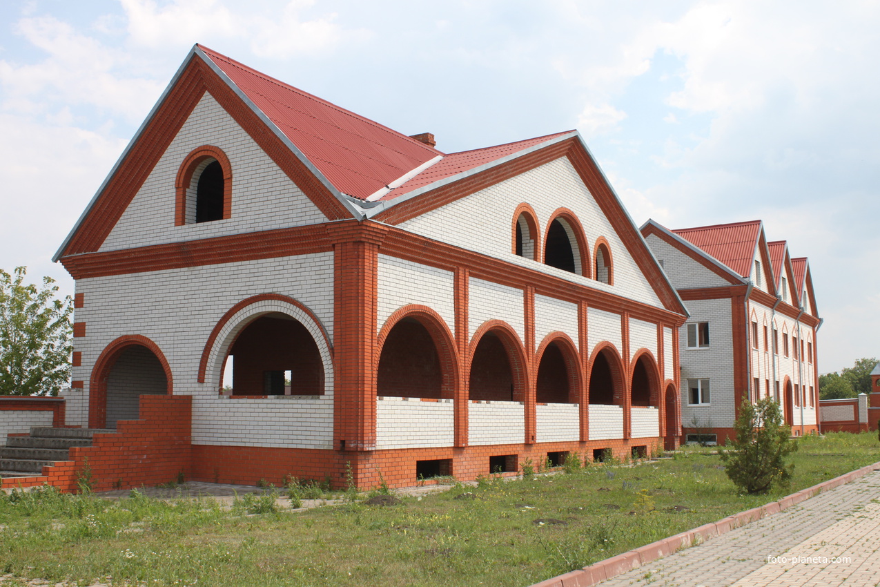 Комсомольский.