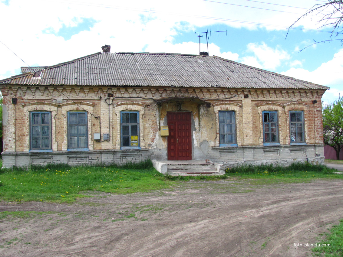 Май 2017 года. Здание почты.Предполагается,что это здание строилось под железнодорожный вокзал ,ещё царских времён.