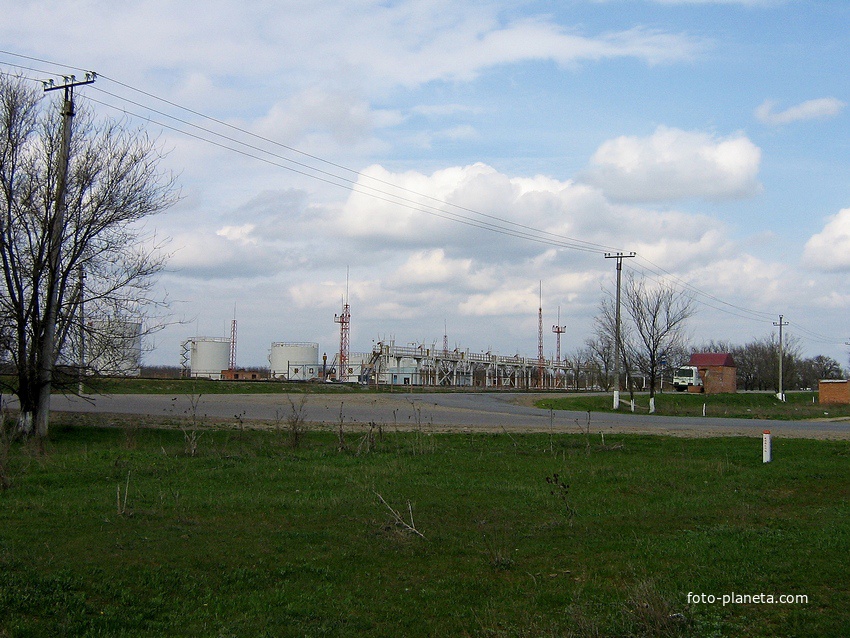 Вид в направлении бывшего пункта налива конденсата. 17.04.2009г.