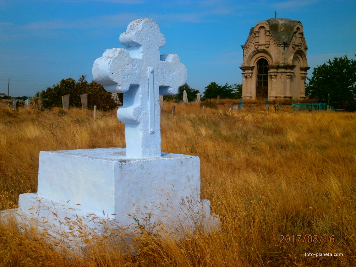 Берислав. Памятный крест на Военном кладбище, где хоронили погибших во время русско-турецкой (Крымской) войны.
