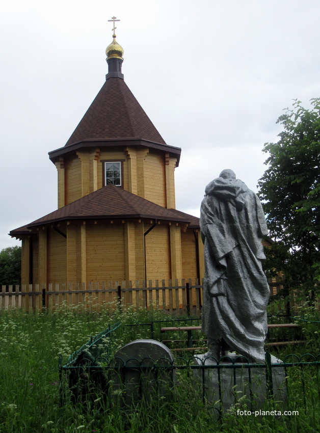 Памятник воинам-освободителям в Ясенском.