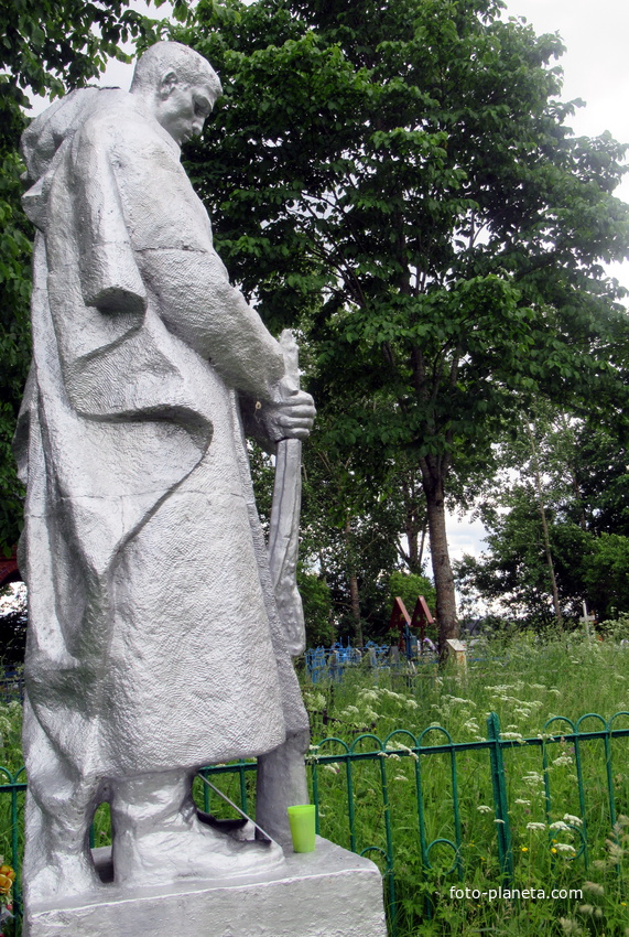 Памятник воинам-освободителям в Ясенском.