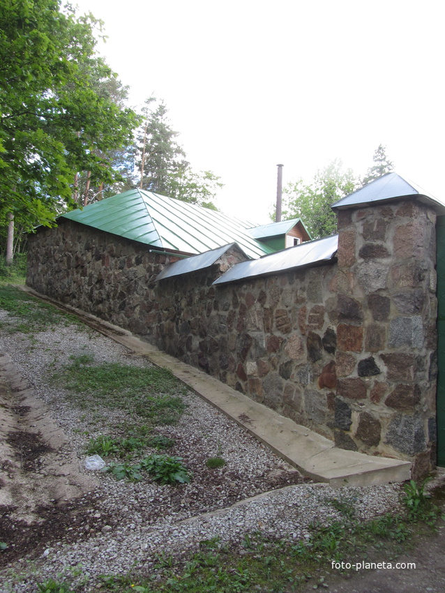 Стены Успенского Пюхтицкого женского монастыря