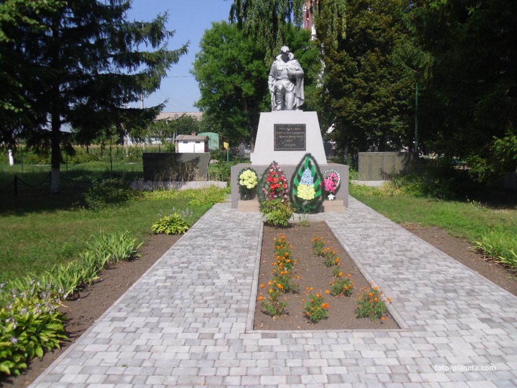 Памятник погибшим в войне 1941-45г.