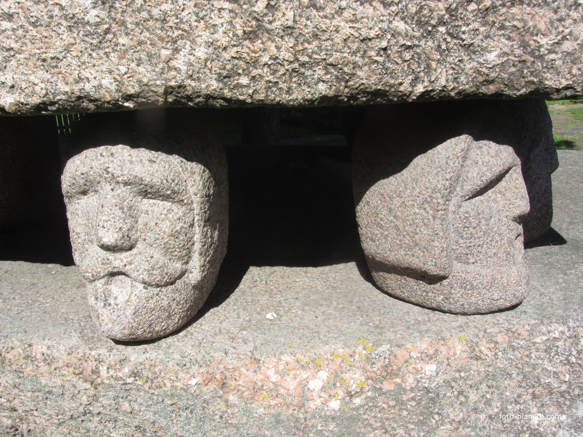 Памятный камень в честь первого всеобщего певческого праздника, фрагмент