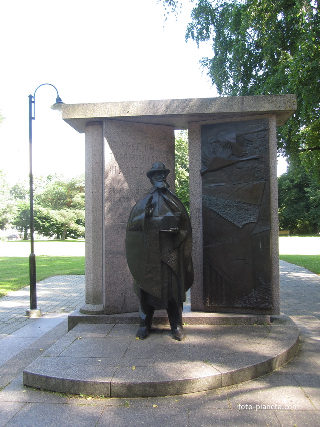 Памятник Хуго Треффнеру