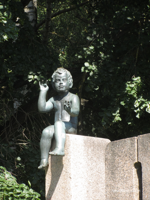 Памятник 100000 жителю Тарту